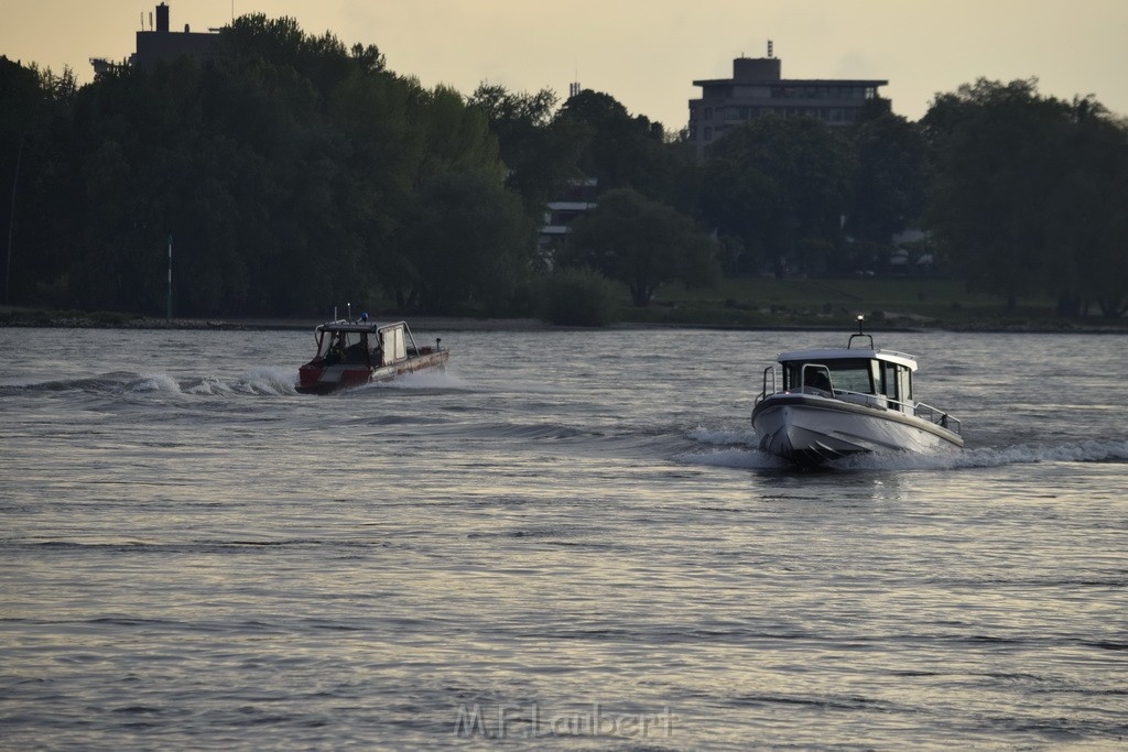 PRhein Koeln Porz Ensen Schwimmer untergegangen P141.JPG - Miklos Laubert